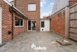 Licht op te frissen woning op een ruim perceel te centrum Roeselare!