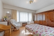 Op te frissen woning met vier slaapkamers en dubbele garage te Meulebeke!