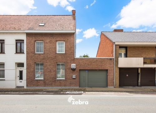 Woning met 2 slaapkamers en garage in hartje Tielt.