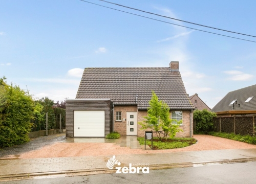 Vrijstaande woning met 4 slaapkamers en garage te Roeselare!