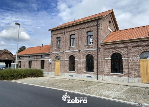 Instapklaar, gerenoveerd  duplex-appartement met twee slaapkamers te Ardooie centrum!