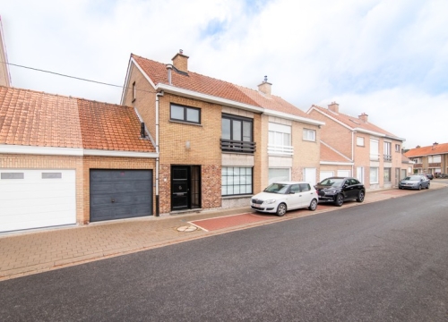 Instapklare rijwoning met 3 slaapkamers en garage te Roeselare!