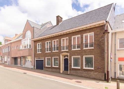 Praktijkruimte en exclusieve woning met mogelijkheden te centrum Moorslede!