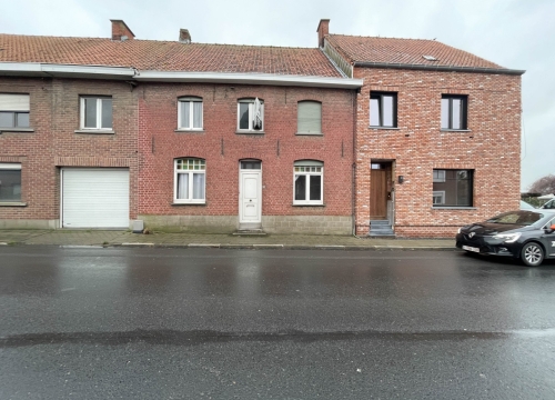 Ruime te renoveren woning nabij centrum Ledegem!
