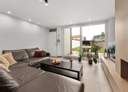 Instapklare woning met 4 slaapkamers & garage te centrum Izegem!
