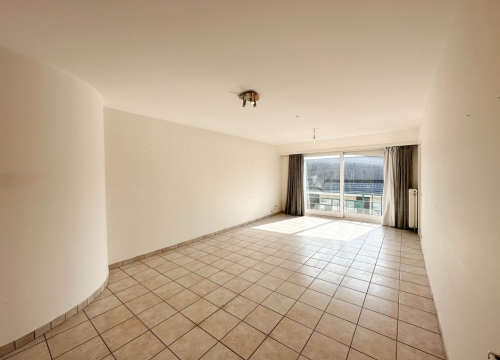 Instapklaar tweeslaapkamerappartement met garage & kelder in centrum Roeselare!