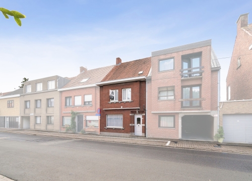 Licht op te frissen woning met 3 kamers & garage te Roeselare!