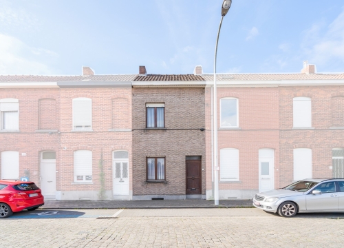 Te renoveren woning vlakbij centrum Kortrijk met garage!