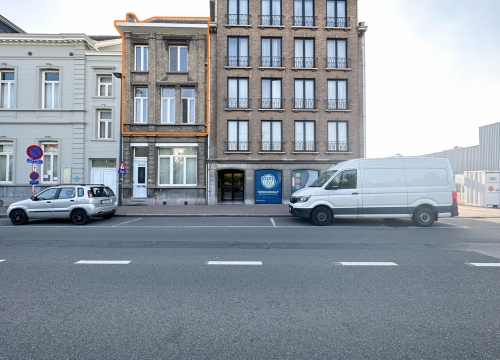 Instapklaar duplexappartement met twee slaapkamers en terras op een boogscheut van het bruisende stadscentrum in Roeselare!