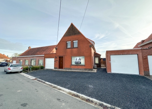 Open bebouwing met drie slaapkamers & ruime loods te Wontergem (Deinze)!