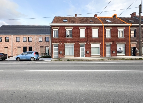 Instapklare gezinswoning met 3 slaapkamers, 2 garages & gezellige tuin te Aalbeke!