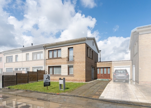 Ruime gezinswoning met 3 slaapkamers, kindvriendelijke tuin & garage te Kortrijk!