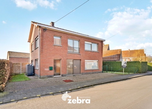 Op te frissen alleenstaande woning met veel potentieel te Staden!