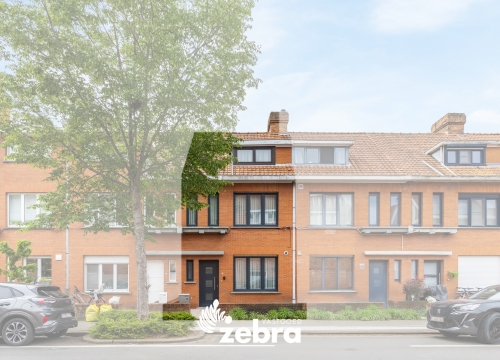 Op te frissen woning met vier slaapkamers te Assebroek!