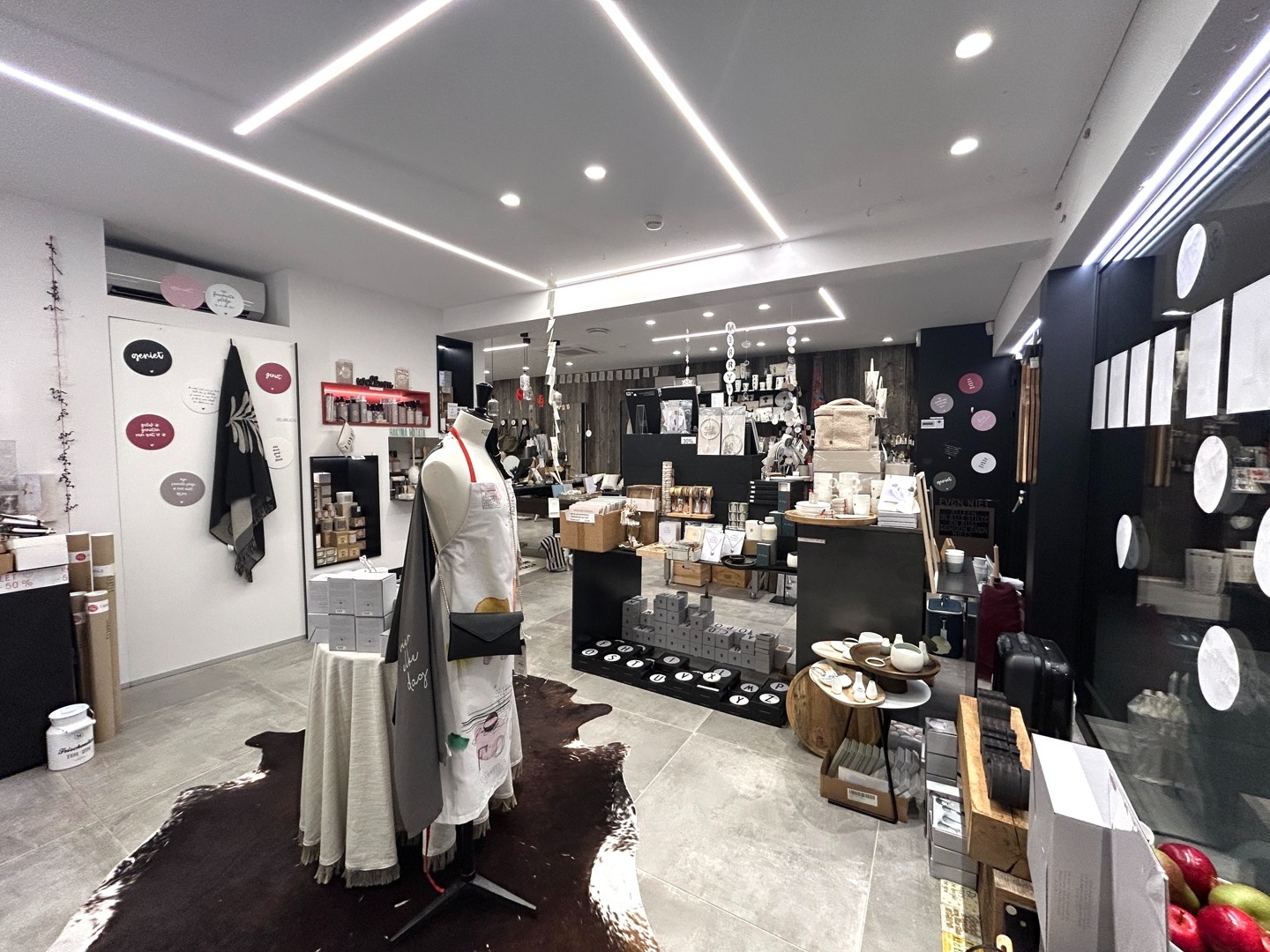 Ruim handelspand op commerciële topligging te Tielt!