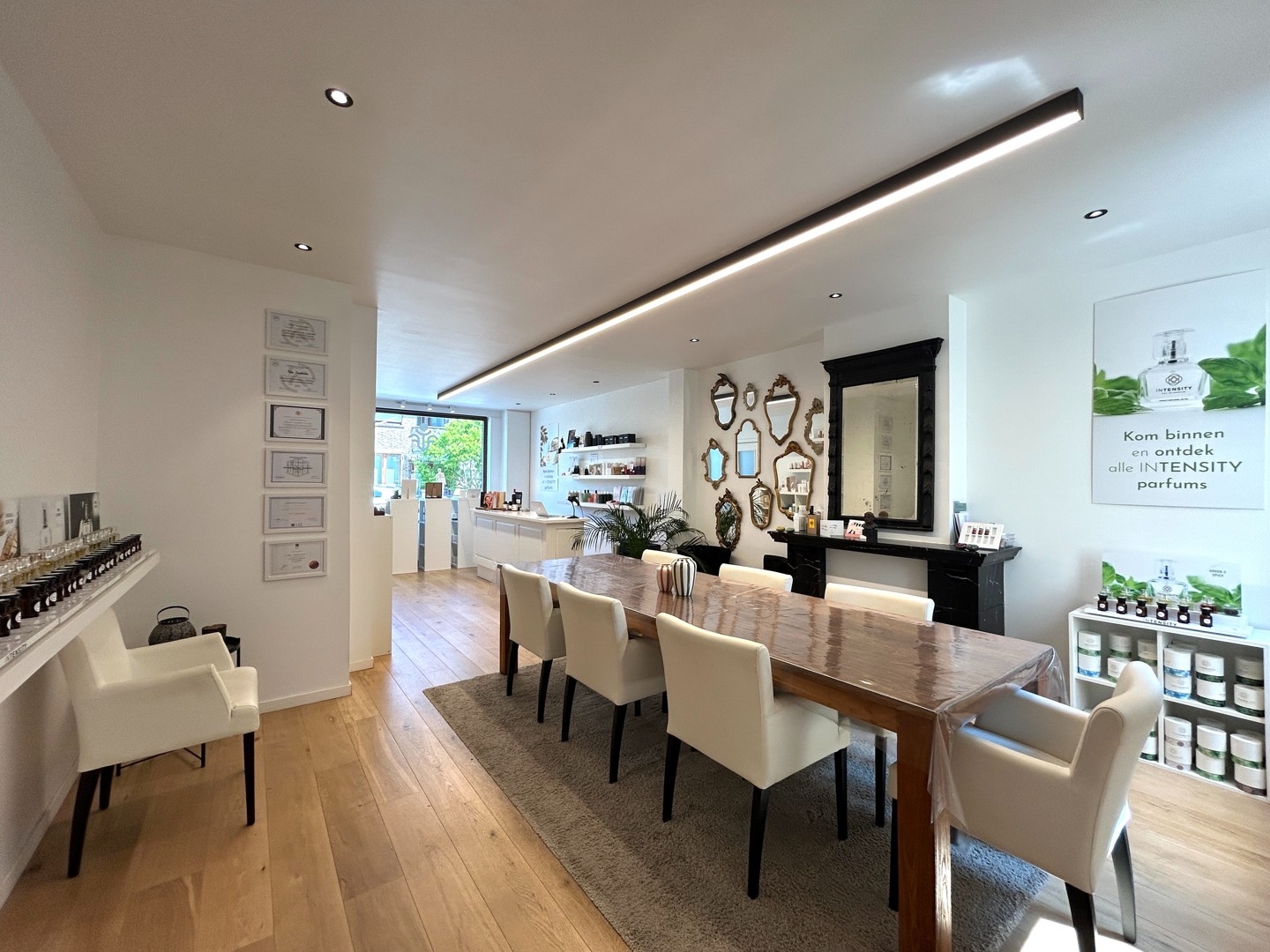 Instapklare woning met commerciële ruimte, tuin & garage te centrum Tielt!