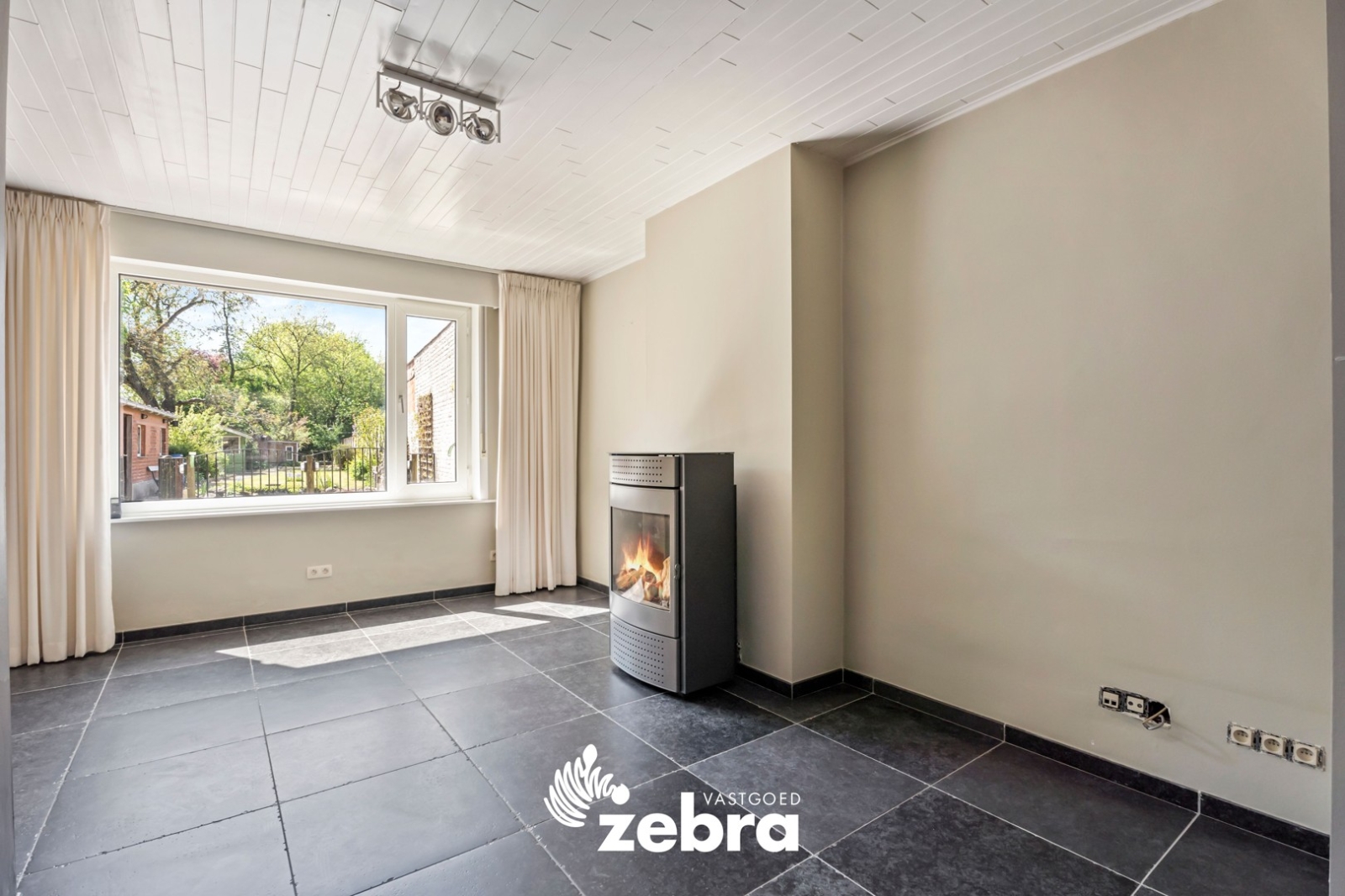 Karaktervolle woning met drie slaapkamers en zuidwestgerichte tuin te Tielt!