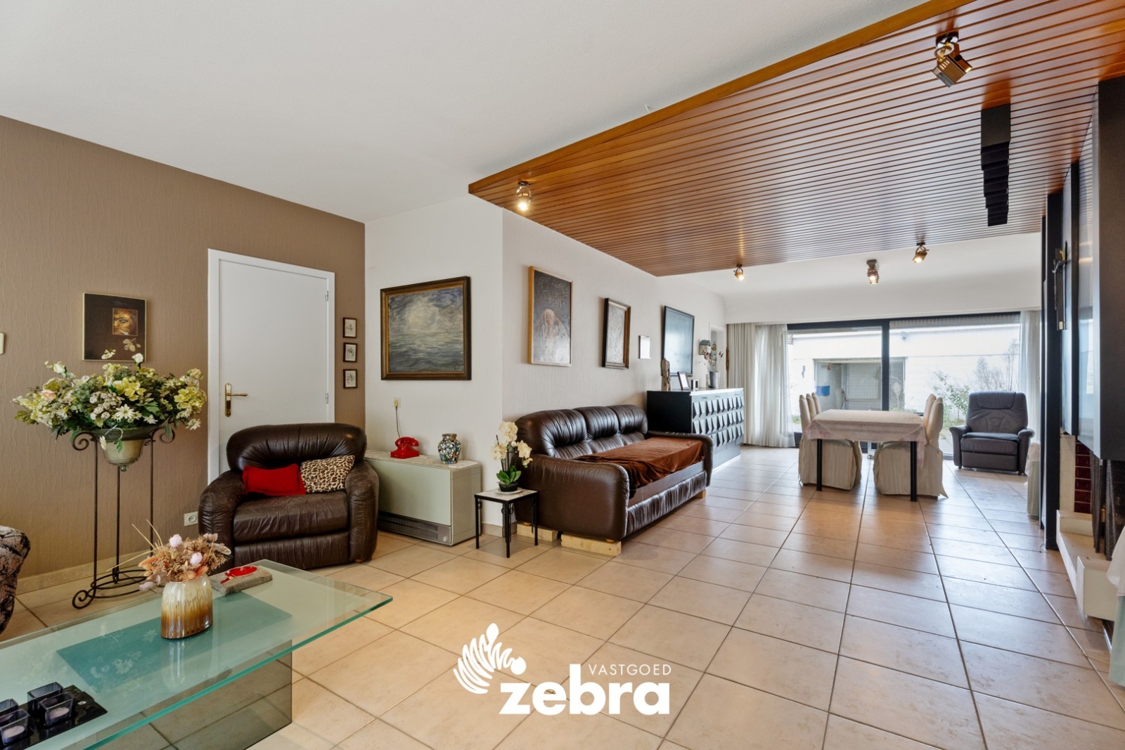 Op te frissen woning met vier slaapkamers en dubbele garage te Meulebeke!