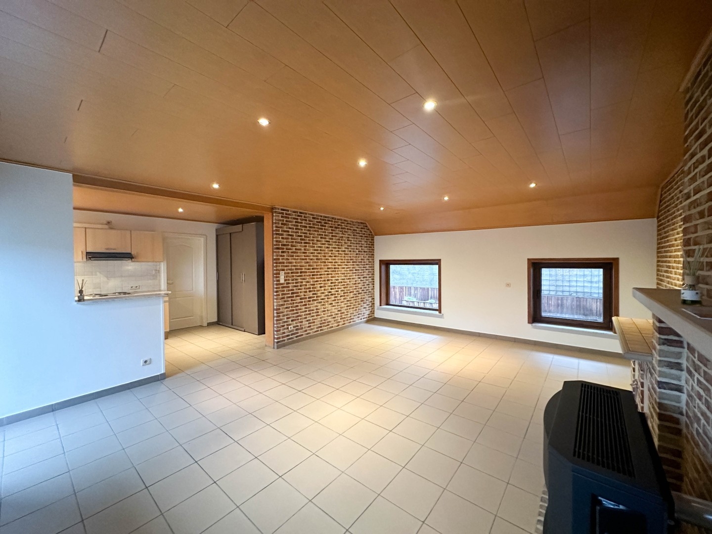 Instapklare HOB met twee slaapkamers & garage te Aalbeke!