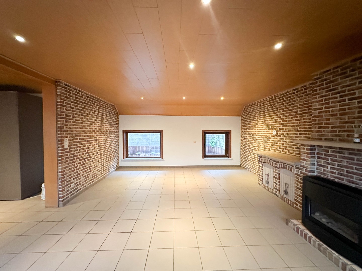 Instapklare HOB met twee slaapkamers & garage te Aalbeke!