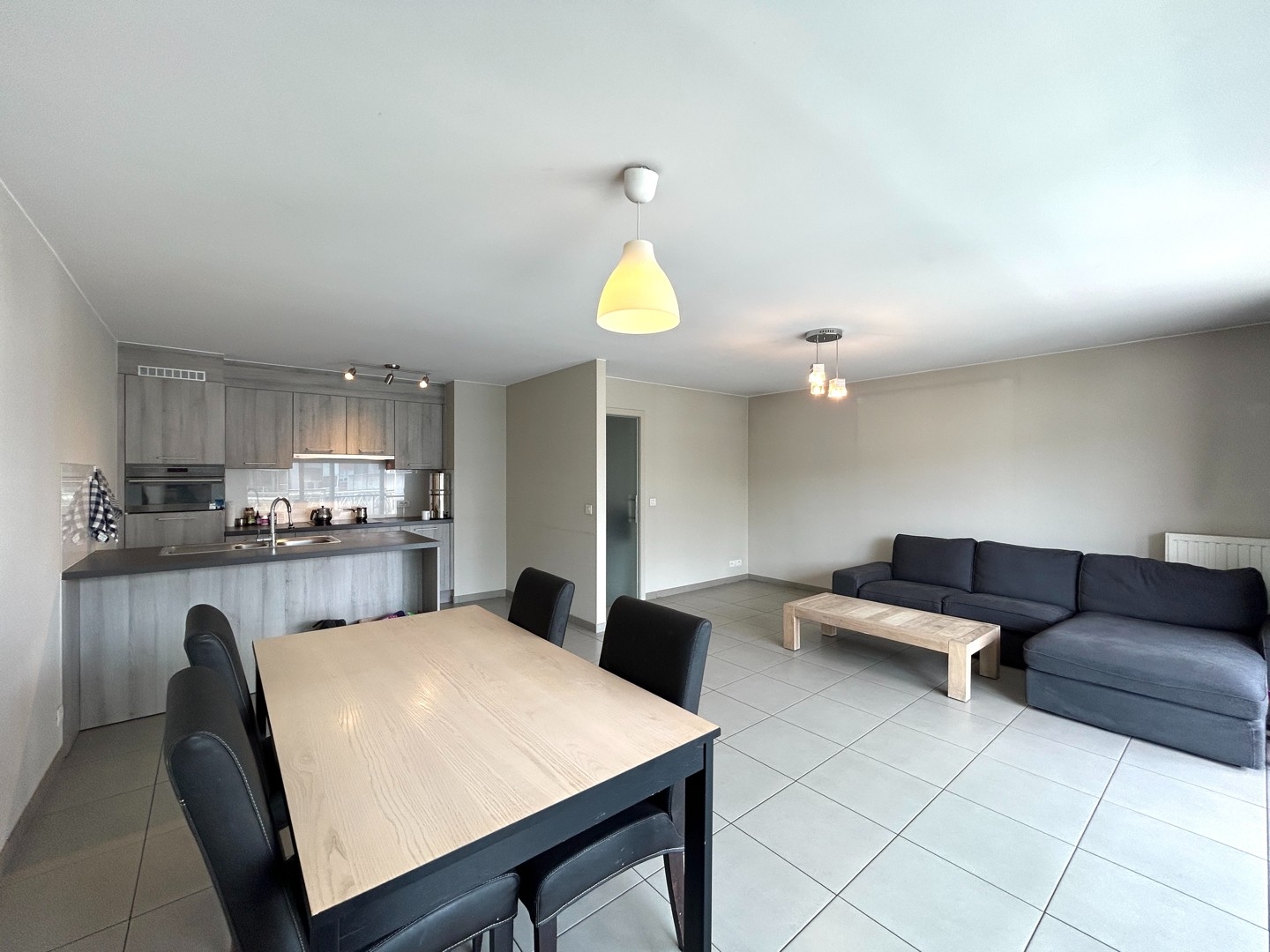 Instapklaar twee-slaapkamerappartement met 2 terrassen te centrum Roeselare!