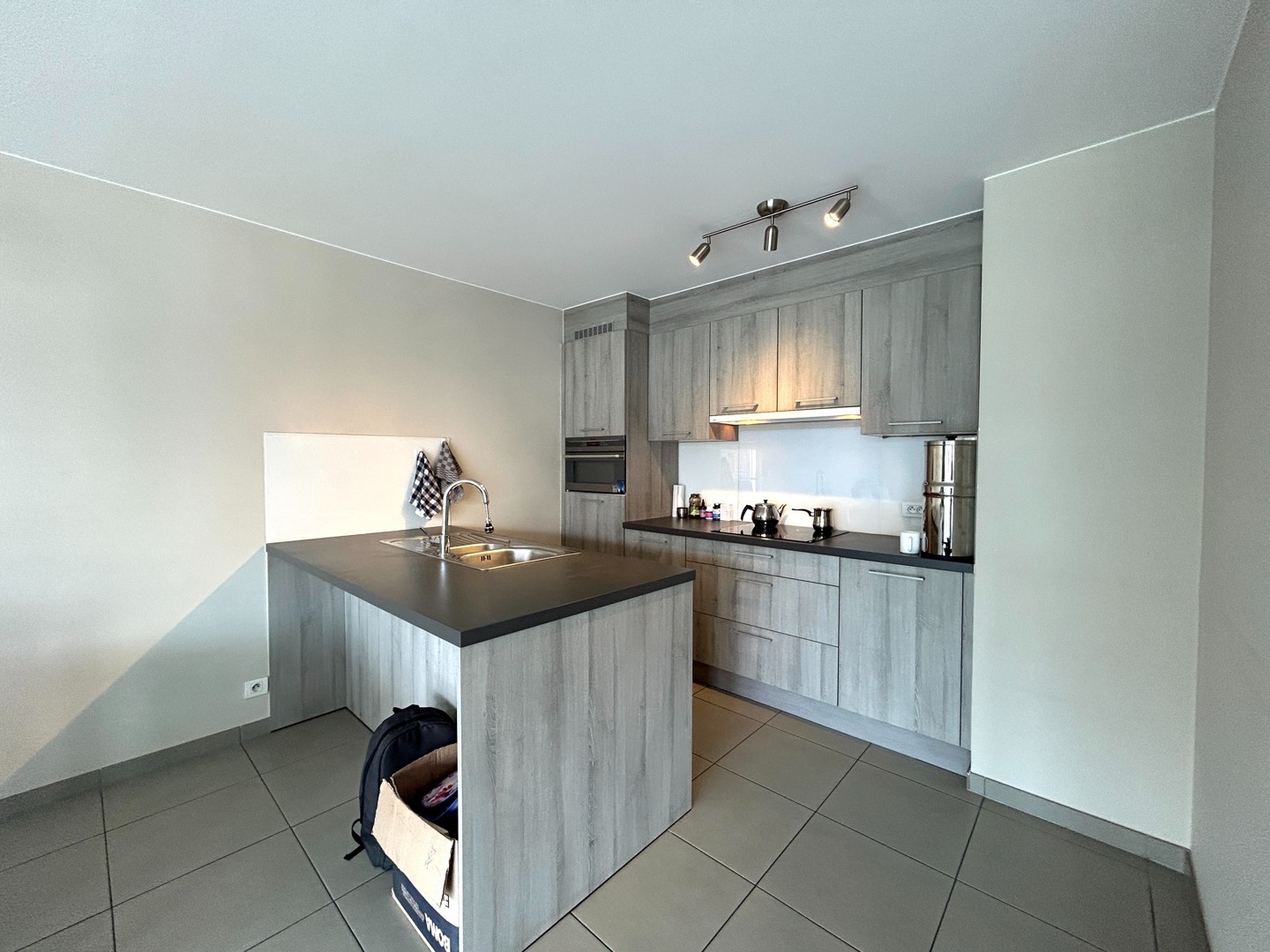 Instapklaar twee-slaapkamerappartement met 2 terrassen te centrum Roeselare!